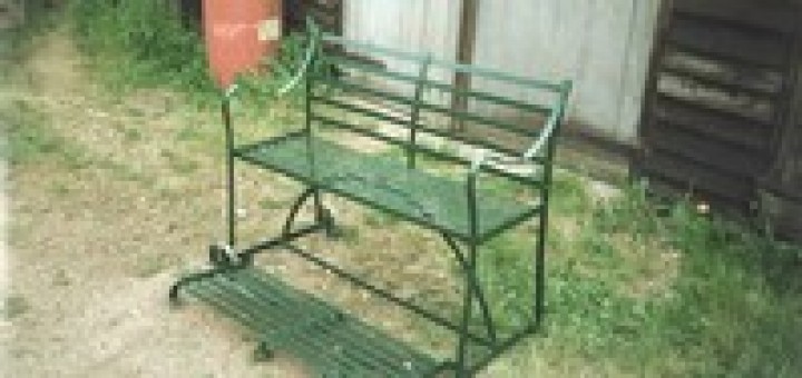 Mobile Garden Bench with Footrest